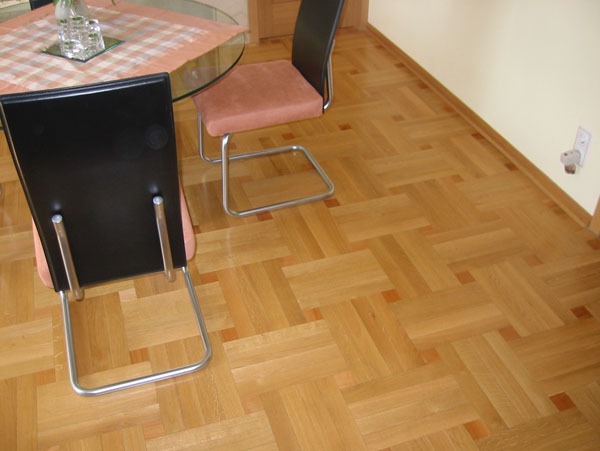 parkett-flechboden-eiche-mit-kirsch-wrfel-einlagen5 parkett-flechboden-eiche-mit-kirsch-wrfel-einlagen5