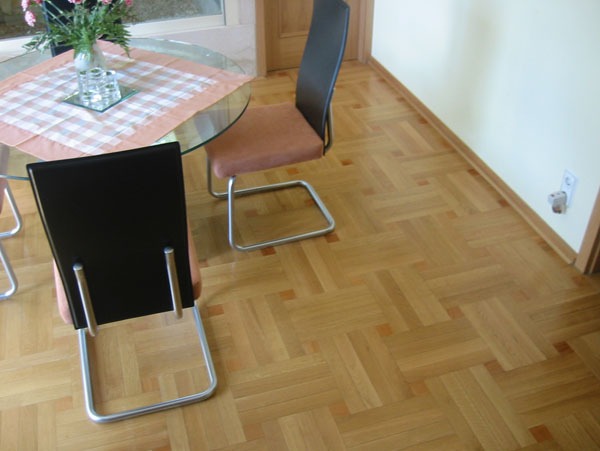 parkett-flechboden-eiche-mit-kirsch-wrfel-einlagen7 parkett-flechboden-eiche-mit-kirsch-wrfel-einlagen7